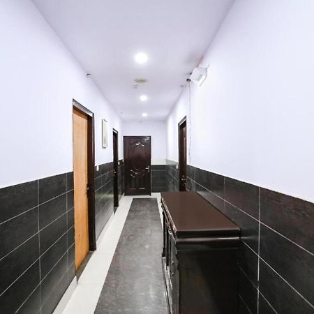 Hotel Indira Palace Vrindāvan Exteriör bild