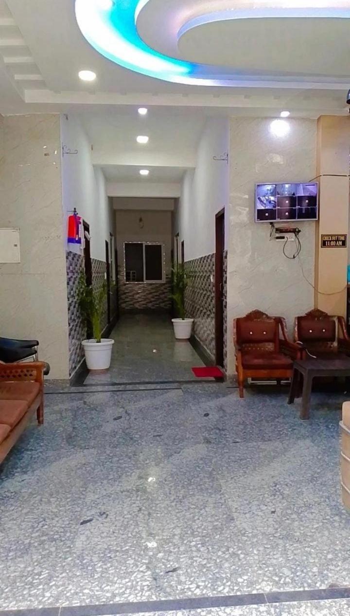 Hotel Indira Palace Vrindāvan Exteriör bild